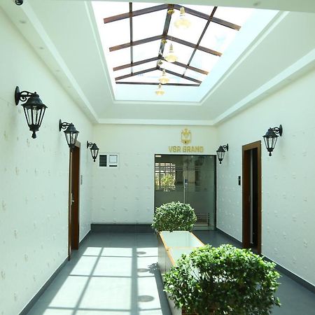 Vsr Grand Hotell Madanapalle Eksteriør bilde