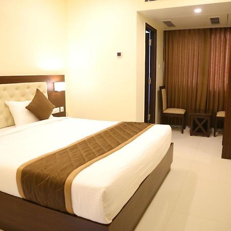 Vsr Grand Hotell Madanapalle Eksteriør bilde