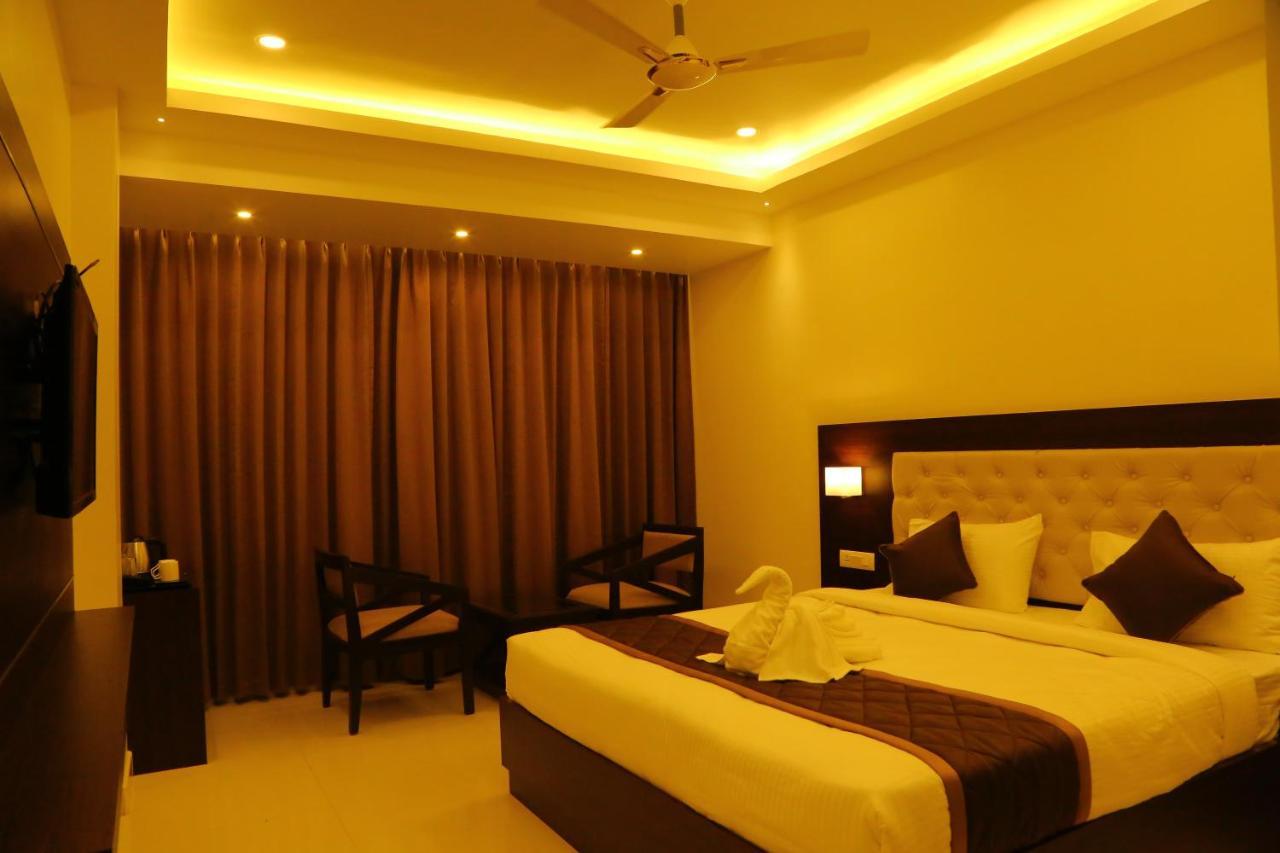Vsr Grand Hotell Madanapalle Eksteriør bilde