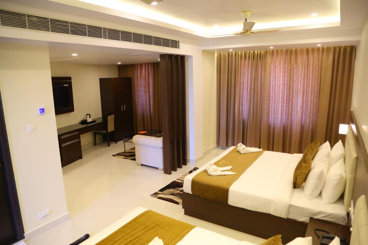 Vsr Grand Hotell Madanapalle Eksteriør bilde