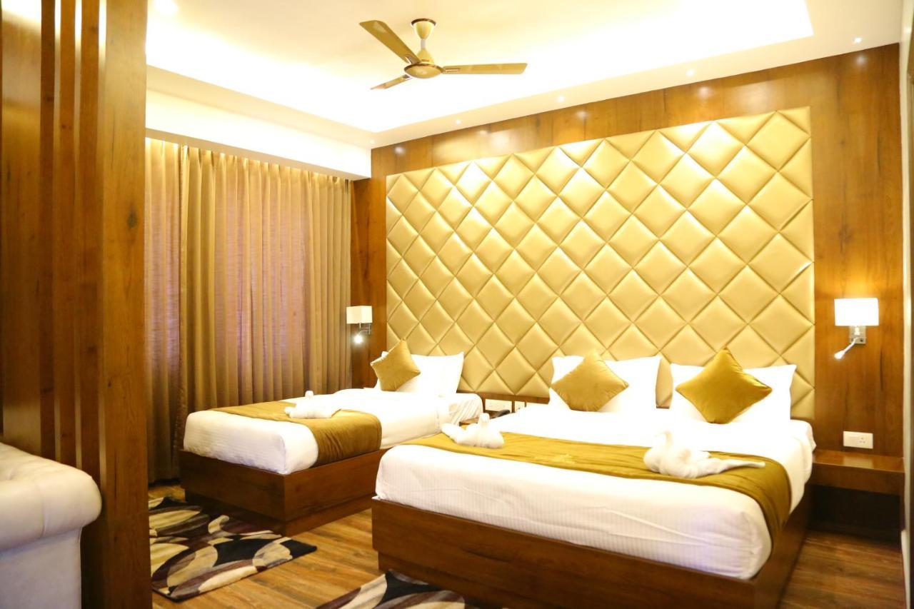 Vsr Grand Hotell Madanapalle Eksteriør bilde