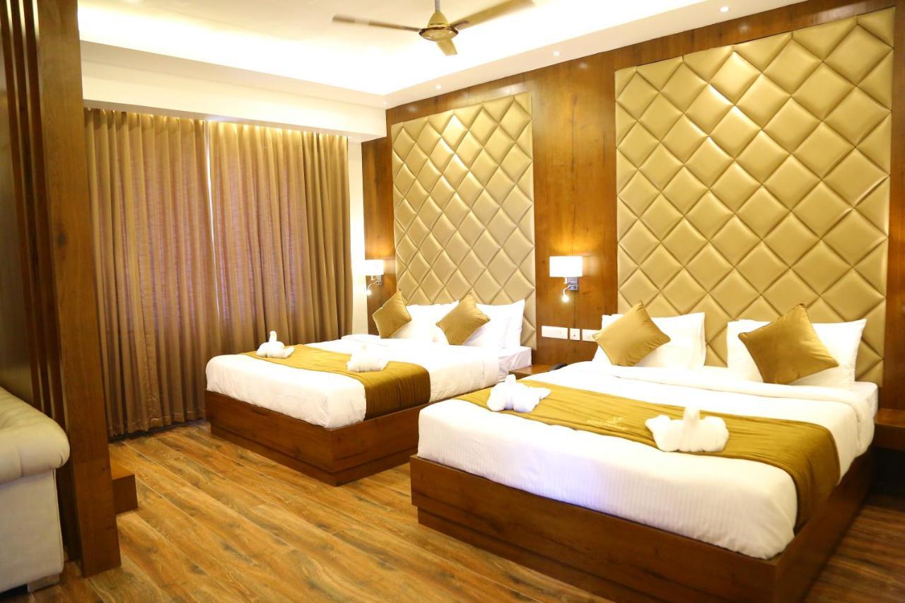 Vsr Grand Hotell Madanapalle Eksteriør bilde