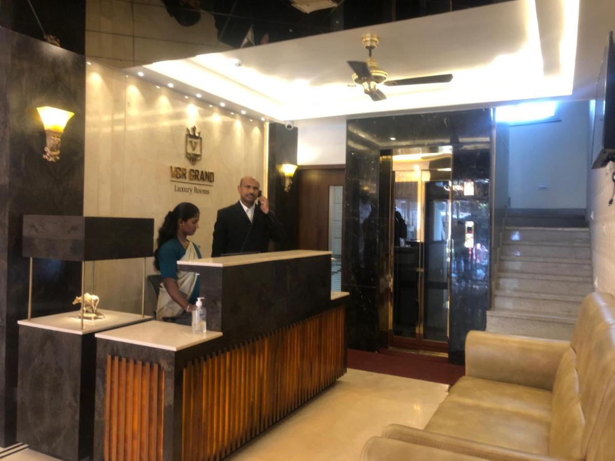 Vsr Grand Hotell Madanapalle Eksteriør bilde